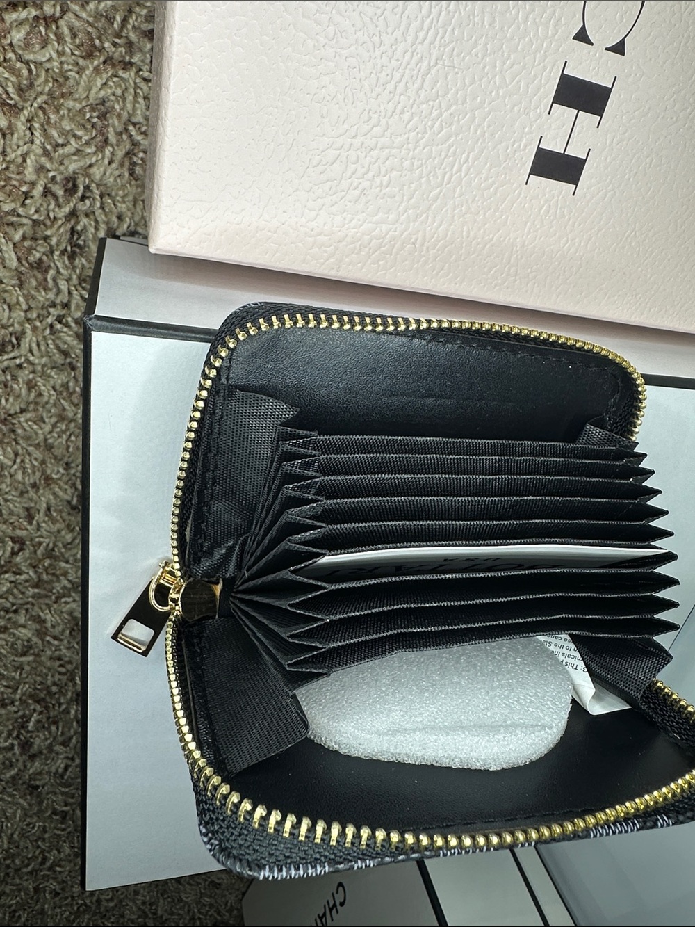 Compact Black Geometric Zip Wallet - Picture 2 of 2